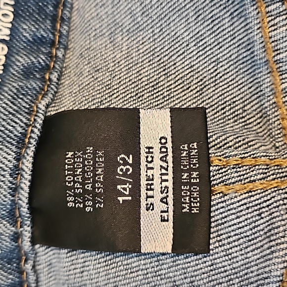 Mossimo Denium High Rise Mom Jean - Picture 4 of 4